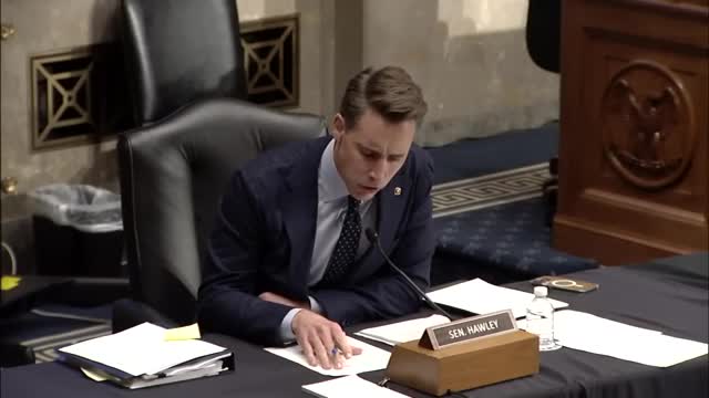 Tik Tok Executive, Vanessa Pappas Evades Answering Senator's Questions For 10 Minutes