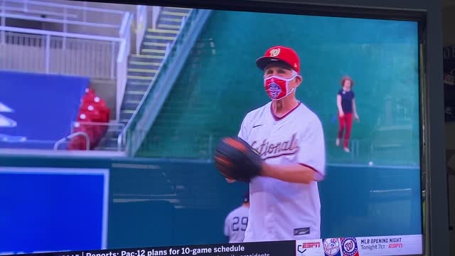 Doctor fauci throws awful first pitch at Washington nationals game