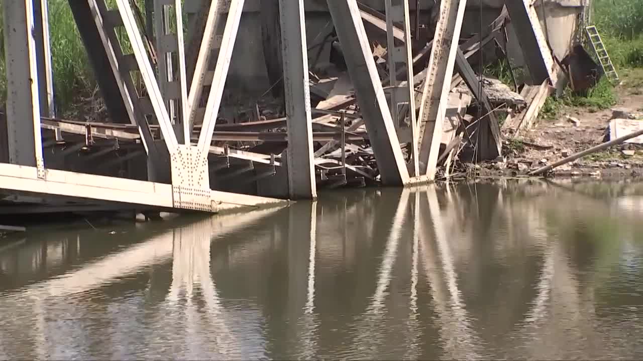 Ukraine War - Russian Army railway engineers showing new bridge they built