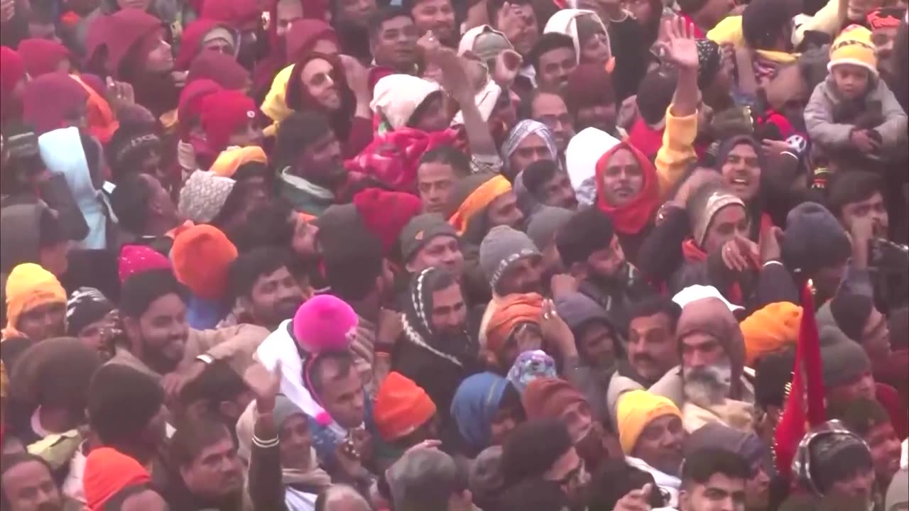 Thousands flock to India's new Hindu temple