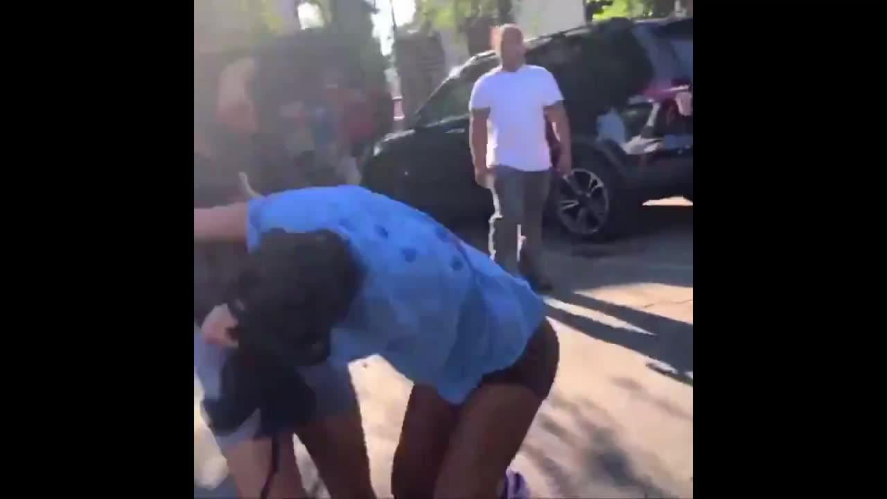 Ghetto Ass Black Girls Fighting. High School is out