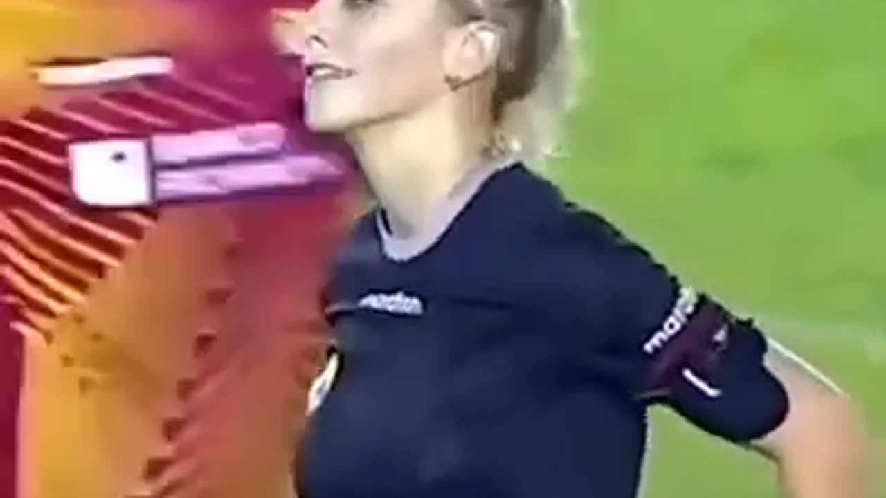 Football Female Referee Got Swag on players