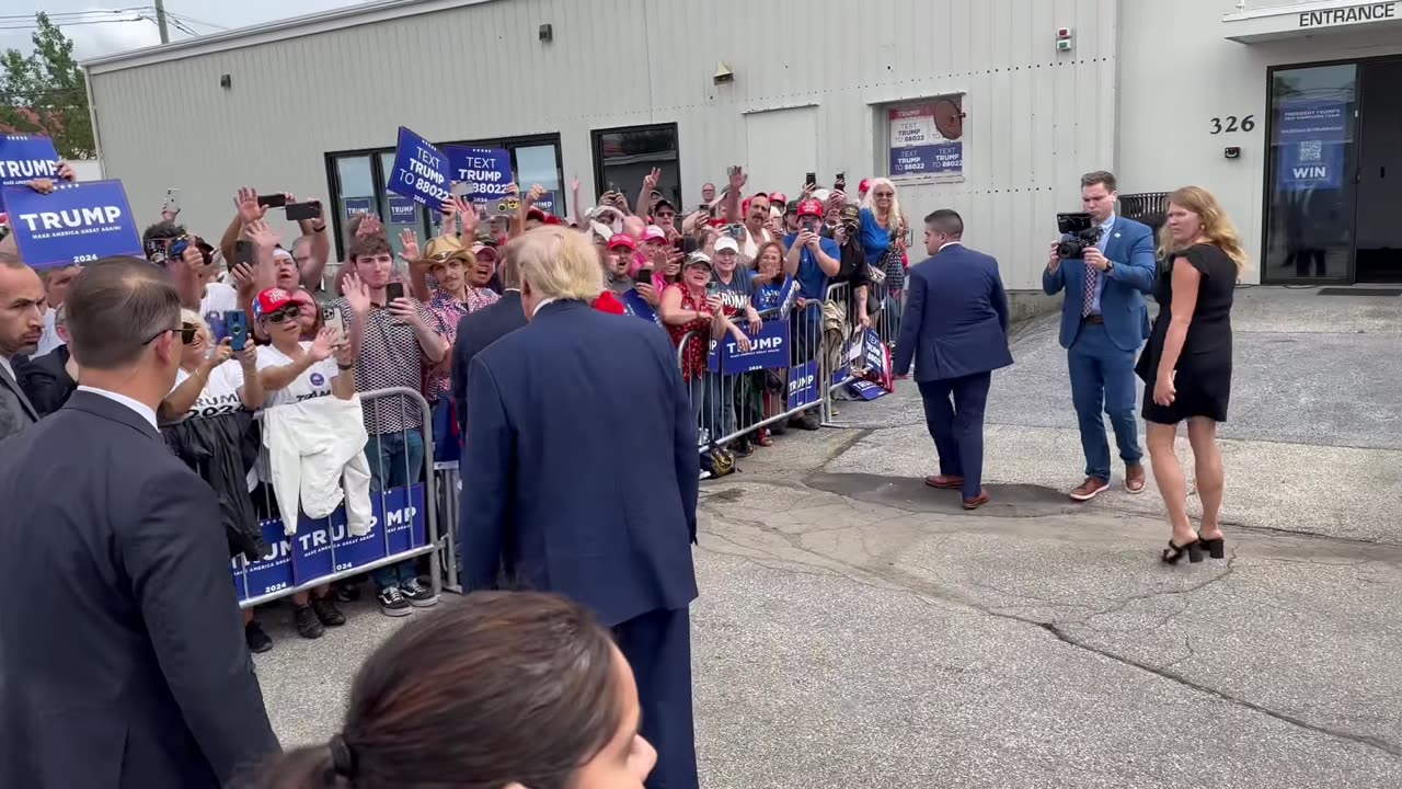 MOMENTS AGO — Donald J. Trump arrives at the DJTFP24 Field Office in BEAUTIF