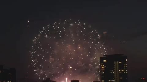 You can't miss such a romantic firework in summer