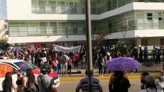 Protesta estación de Policía Real de Minas