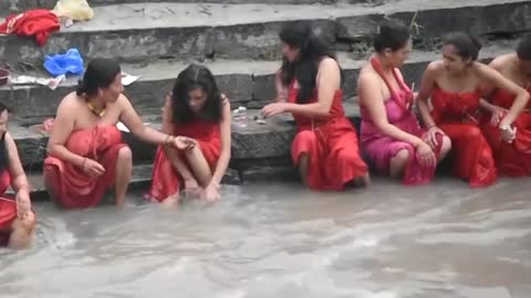 Hindu women bathing in river| open holy bath