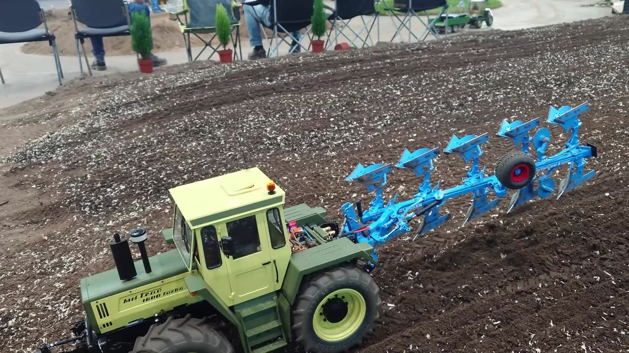 German Mercedes Tractors as Big Scale Models at Work