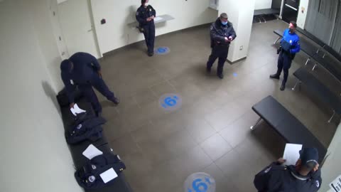 8030FCOB01128BadgingWaitingArea_2021-01-06_22h20min01s303ms.mp4