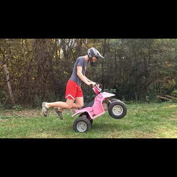 Short - Wheelieing a "real" fourwheeler