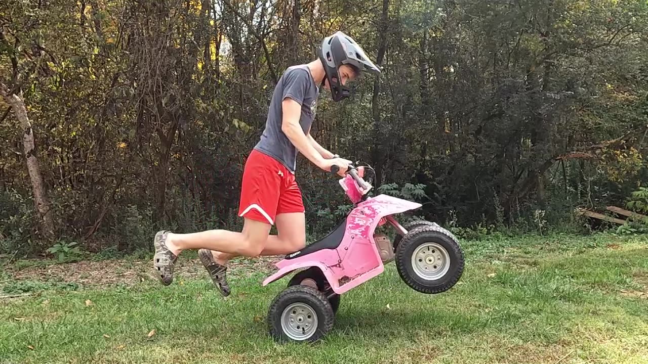 Short - Wheelieing a "real" fourwheeler