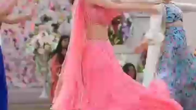 I like her dance very much.