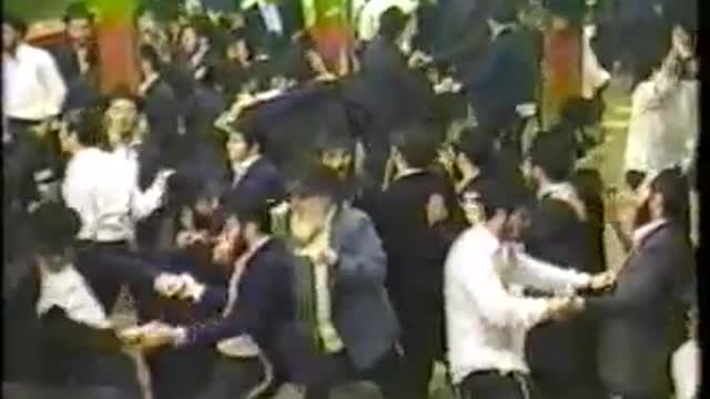 7. Motzei Asara Be'Teves 5747 - dancing = מוצאי עשרה בטבת תשמ"ז - ריקודים