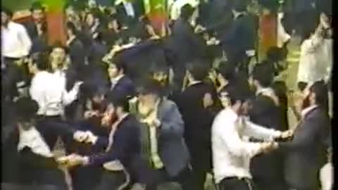 7. Motzei Asara Be'Teves 5747 - dancing = מוצאי עשרה בטבת תשמ"ז - ריקודים