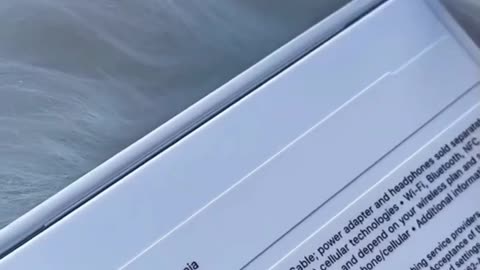 iPhone 13 unboxing