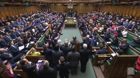 UK MPs burst into applause for Ukraine