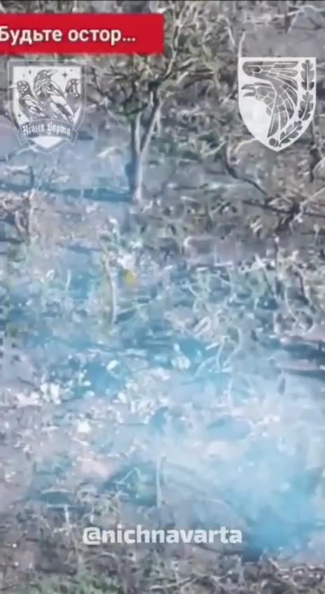 ‼️ Our fighter 🇺🇦 in close combat fires a burst at the rus, after which it explodes