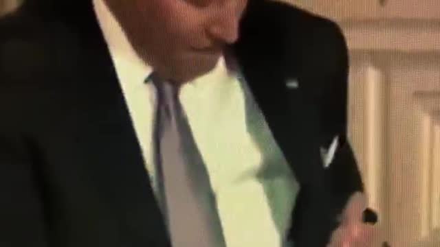 JOE BIDEN THIS GUY IS RUNNING AMERICA. FOR HIM AMERICA IS LAST