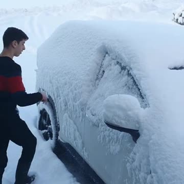 OMG ! what a cool 😘😘 snow falls