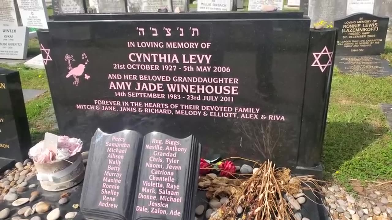 Amy Winehouse - Her Grave & The House She Tragically Died In