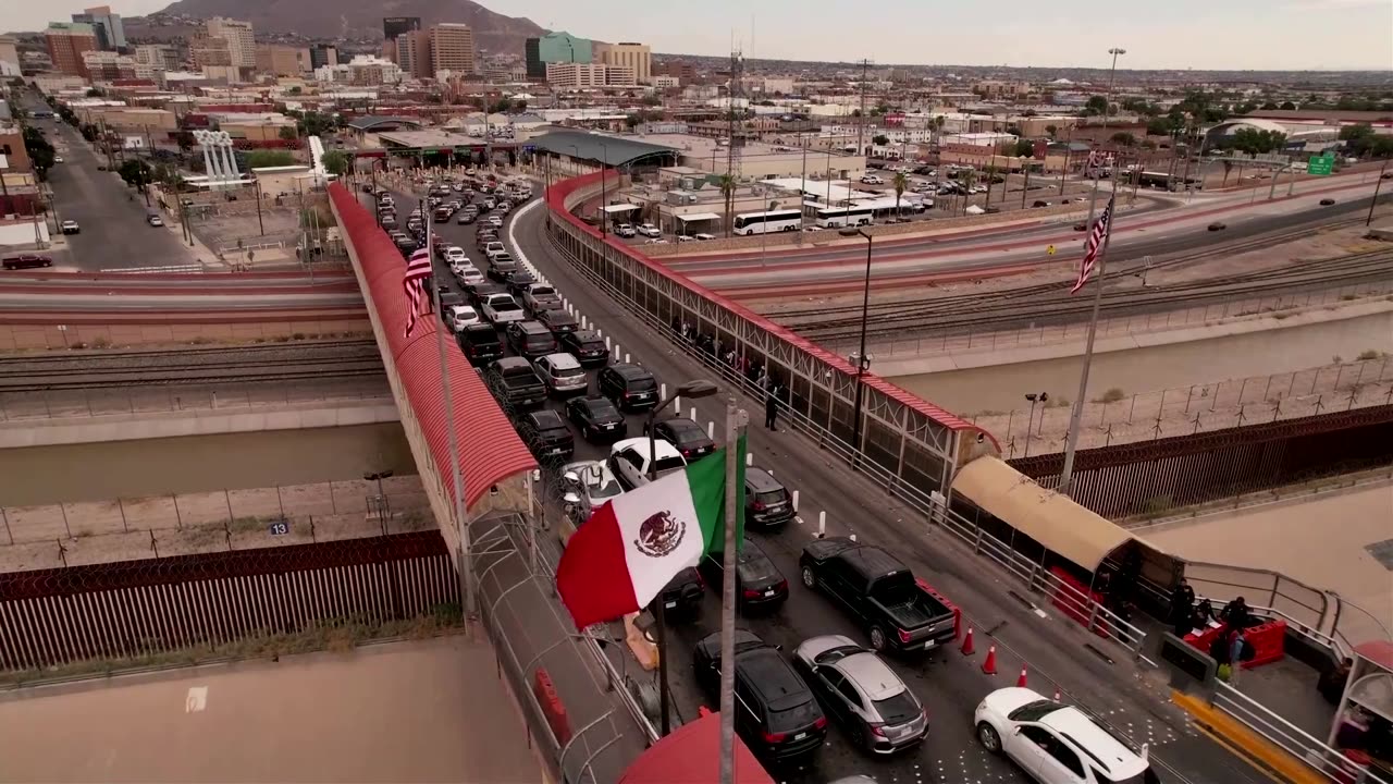 Cyber outage triggers long queues at US-Mexico border