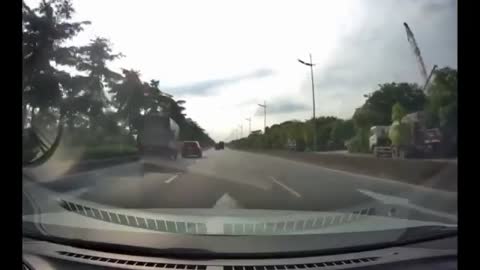 Insane car accident caught in dash cam