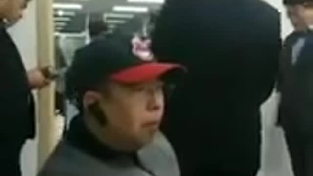 장애인들 무시하고 공권력 써서 내보내는 이재명