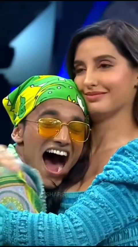 Nora fatehi hug akash tambedkr