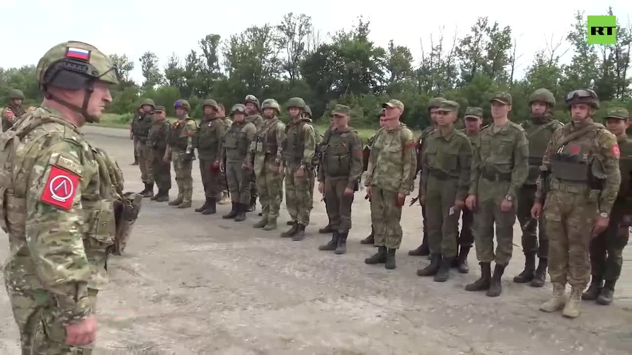 Военные получили медали «За отвагу» и Жукова, а также знаки «За заслуги».