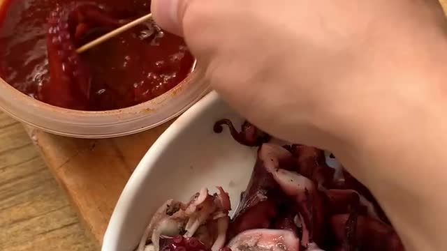 Boil delicious octopus and dip it in red pepper paste.