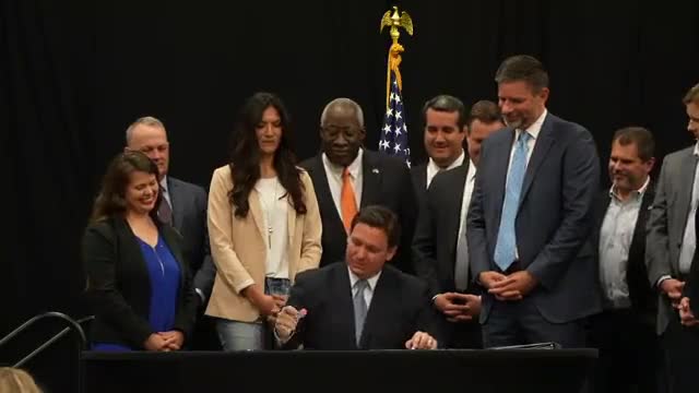 Gov. DeSantis signs "curriculum transparency’ bill