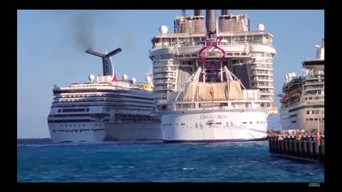 CARNIVAL CRUISE SHIPS CRASH with each other in COZUMEL