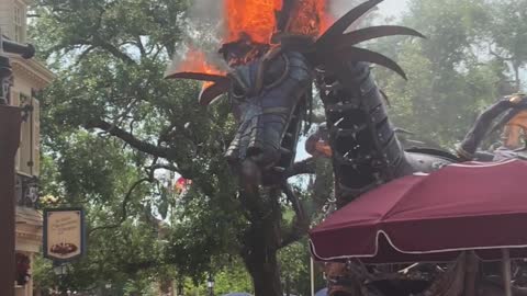 Dragon Animatronic Bursts into Flame