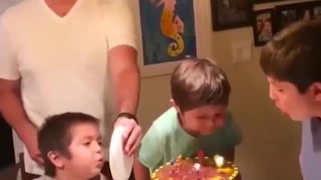 Hilarious Cake Cutting :))