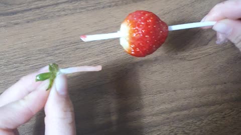 How to enjoy eating strawberries