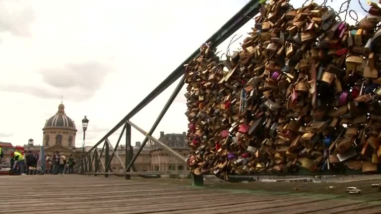 On a Paris bridge, the end of a love too heavy to bear