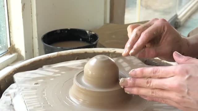 Pottery making and placing afternoon tea desserts are really convenient, process 3.