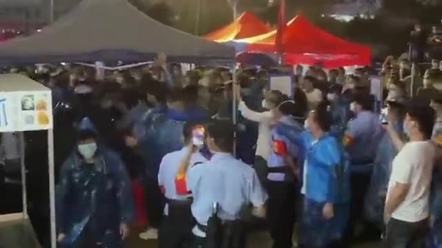 China at its breaking point !! From lockdowns !!