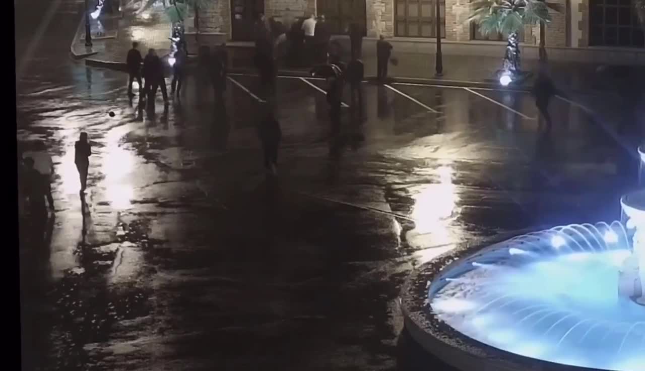 Начало конфликта на набережной в Сухуми между депутатами и главой МВД Абхазии - 30.09.2021