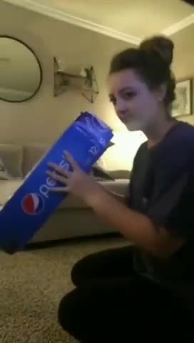 Playing Peek-a-Boo with the cat #cat #cats #catsdoingfunnythings #cats_of_world