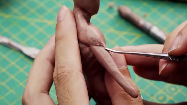 Carve The Muscles Of An Undersea Doll