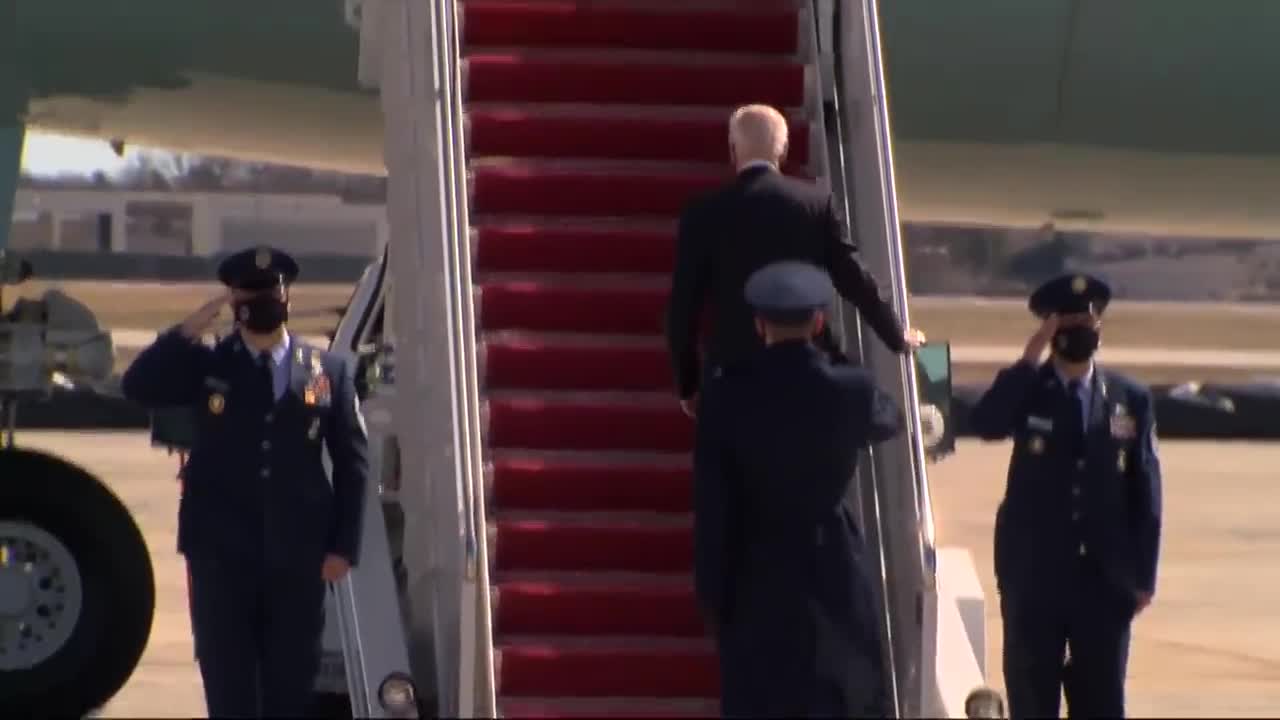 Joe Biden fall 3 times at stairs