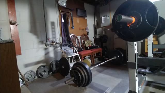 Paused deadlift beltless. 315 x 3