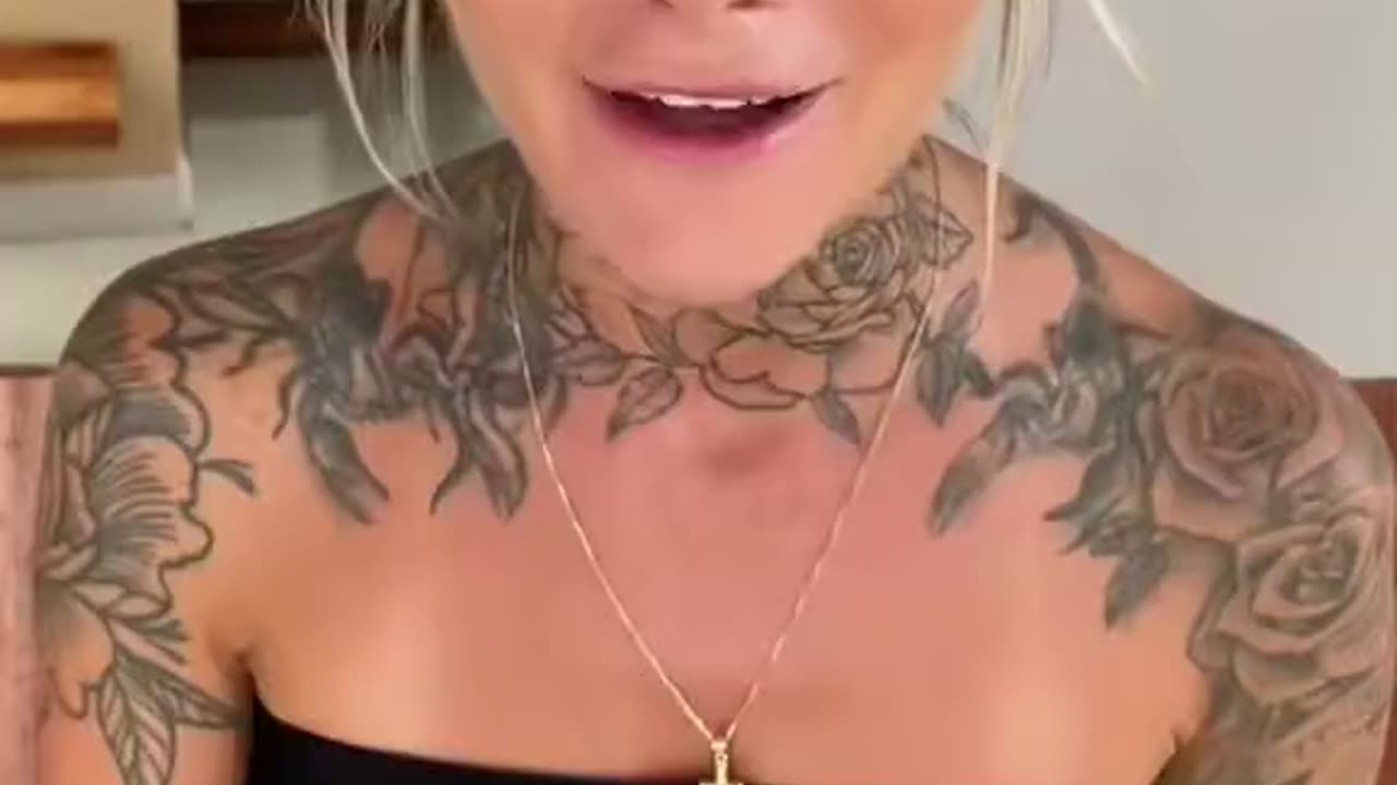 The girl with the tattoo on her forehead fooled the internet because she has a message