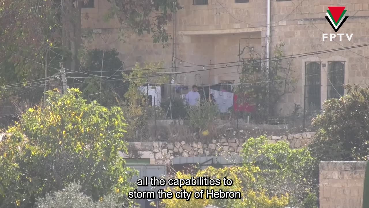 Extremist Settlers assault the closed areas in Hebron