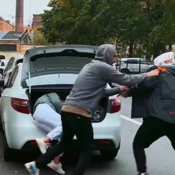 KIDNAPPING PRANK! WOULD U HELP?