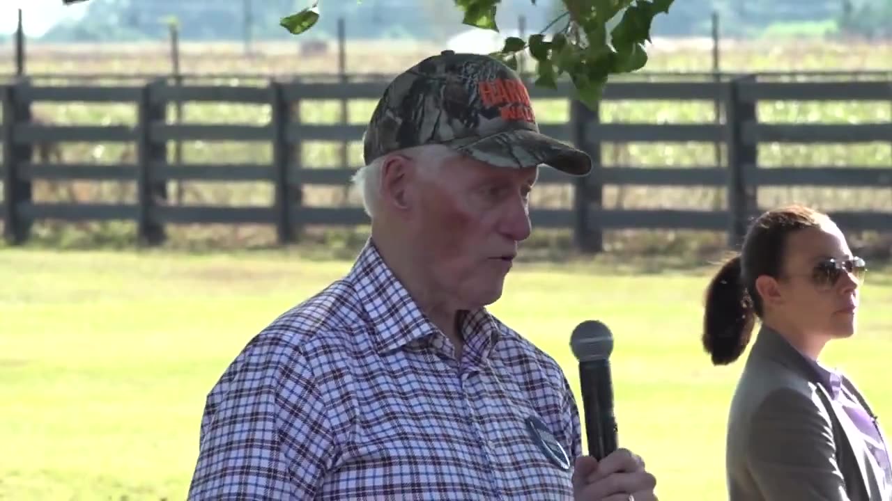 Bill Clinton slams Kamala Harris border policies while campaigning for her.