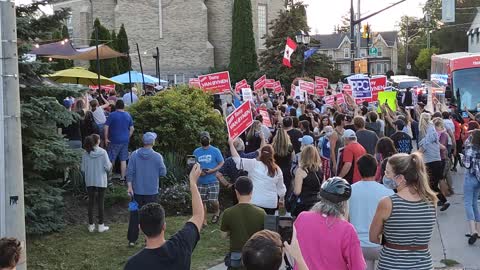 Trudeau exits the bus