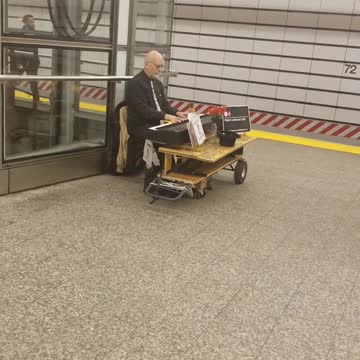 Piano man plays wedding song on the subway terminal