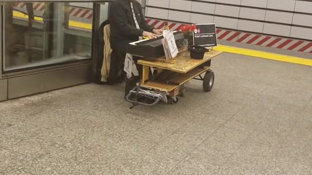 Piano man plays wedding song on the subway terminal