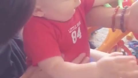 Papá llama a casa y la reacción de su hijo te derretirá el corazón